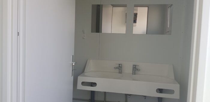 BATIMODULE 10′ Sanitaire (WC/ URINOIR /DOUCHE/LAVABOS) – Image 9