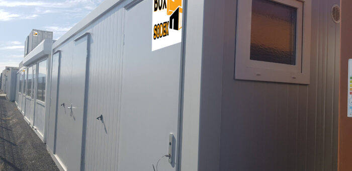 BATIMODULE 20′ Sanitaire (4 WC-1 WC PMR-2 URINOIRS-3 LAVABOS)
