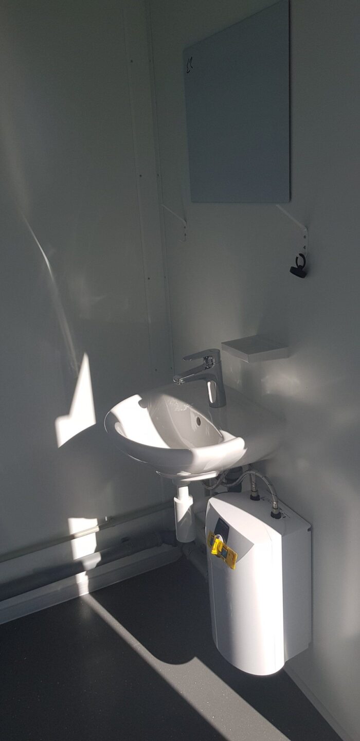 BATIMODULE 20′ Sanitaire (4 WC-1 WC PMR-2 URINOIRS-3 LAVABOS) – Image 10