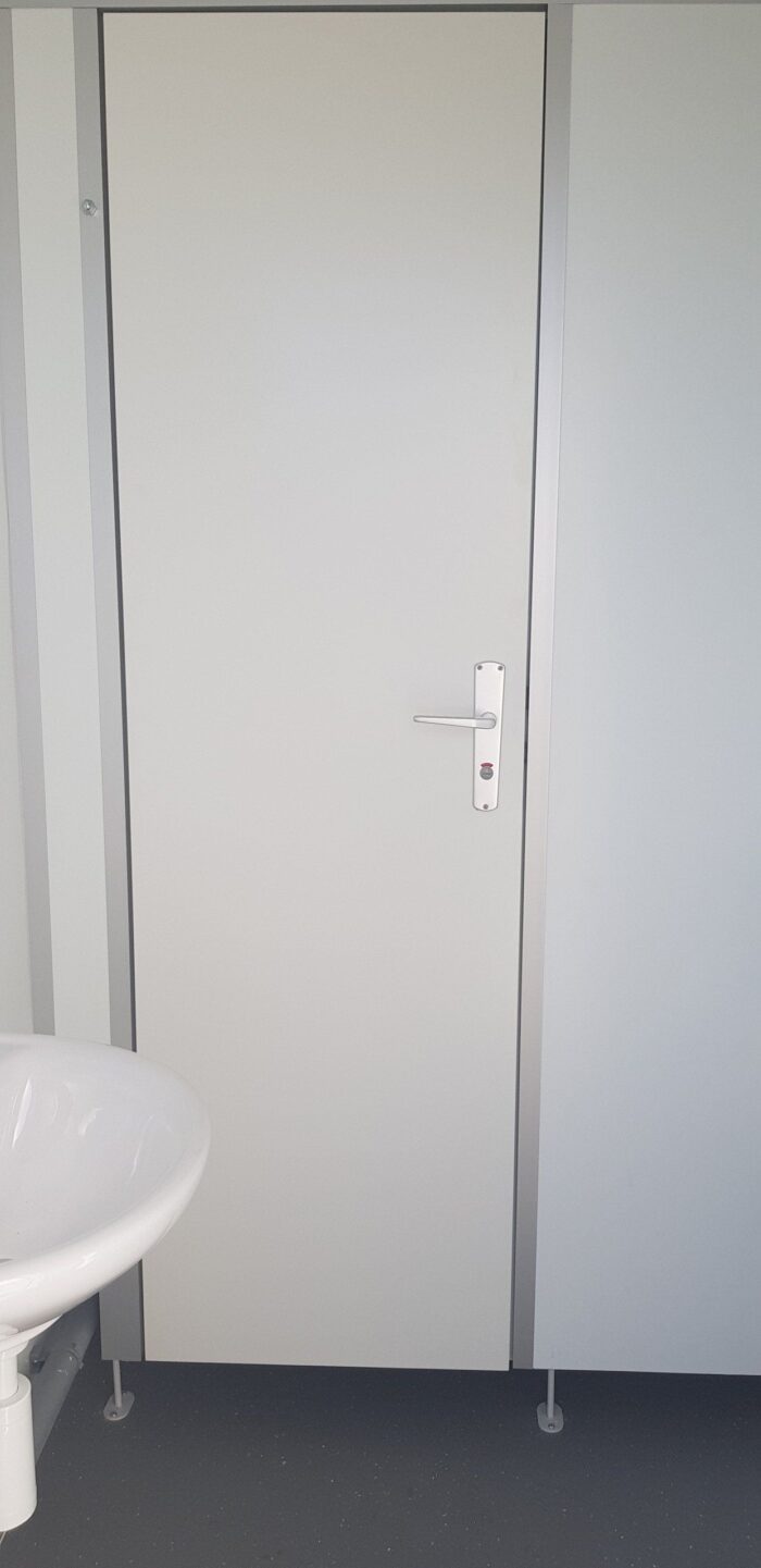 BATIMODULE 20′ Sanitaire (4 WC-1 WC PMR-2 URINOIRS-3 LAVABOS) – Image 12