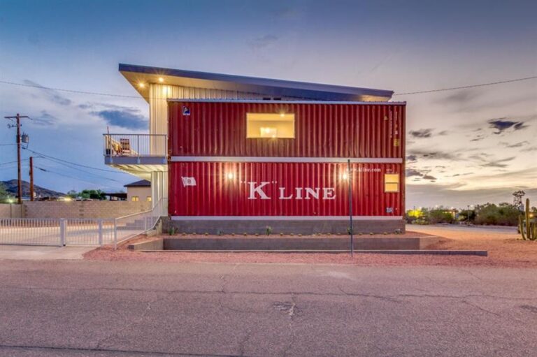 b93163f6-d3bd-42a7-9554-8f8ef77d1ad3-stunning-shipping-container-homes-phoenix-arizona-exterior